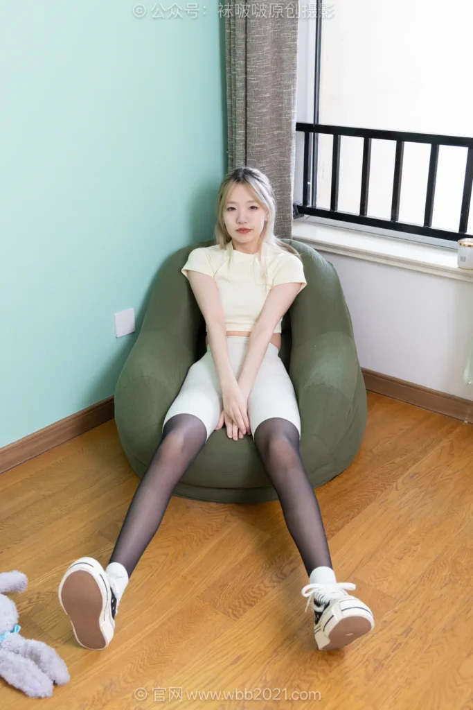 [BoBoSocks袜啵啵]NO.636 小甜豆-帆布鞋、纯白棉袜、薄黑丝、裸足[178P/1V/8.30GB]插图2