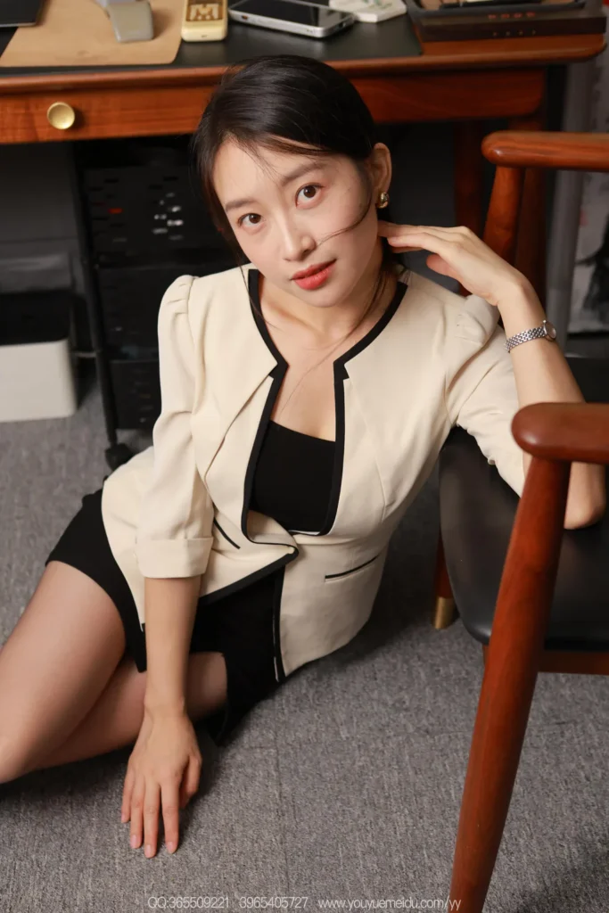 [IESS异思趣向] 2025.10.28 丝享家2196：小婕《温柔OL风》[104P/97MB]插图1