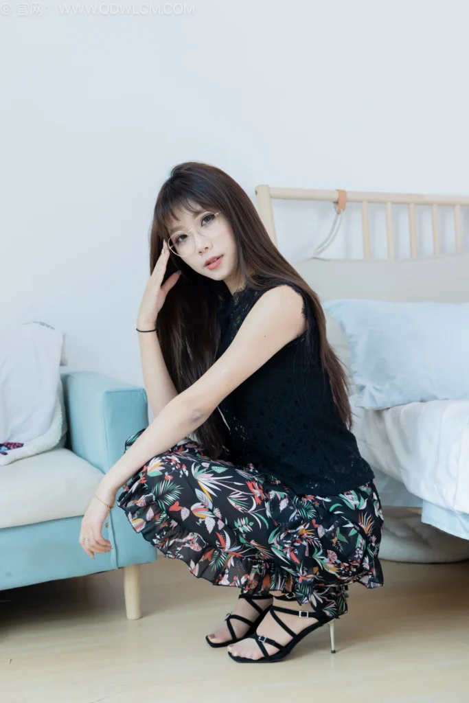 物恋传媒 NO.2546 泡泡-高跟鞋、薄肉丝、裸足[170P/1V/6.36GB]插图2