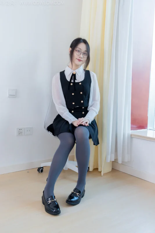 物恋传媒 NO.2553 小新-皮鞋、厚灰丝、裸足[155P/1V/4.06GB]-无料摄影圈