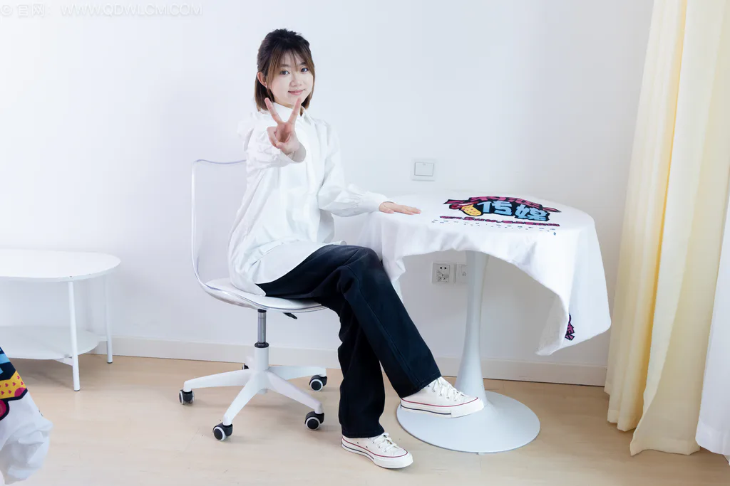 物恋传媒 NO.2554 欢欢-帆布鞋、粉色船袜[160P/1V/5.00GB]插图2