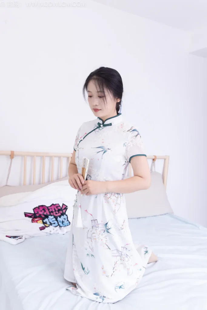 物恋传媒 NO.2556 小紫-三双高跟鞋、薄肉丝、裸足[165P/1V/6.05GB]插图3