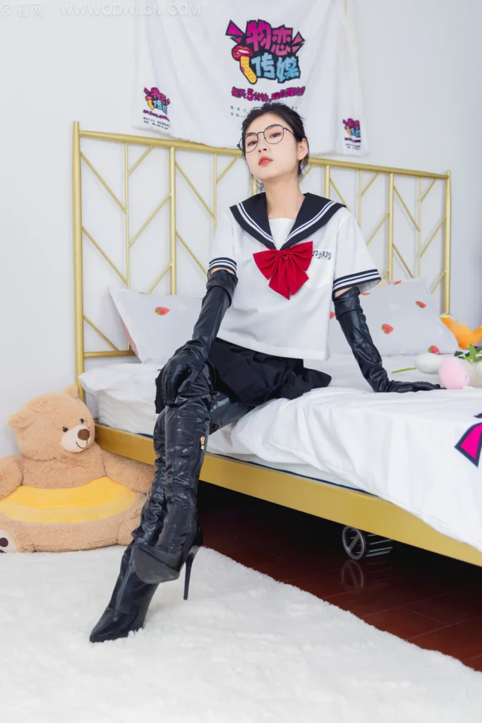 物恋传媒 NO.2557 米米-高跟长靴、薄白丝、JK制服、皮手套[155P/1V/3.15GB]插图1