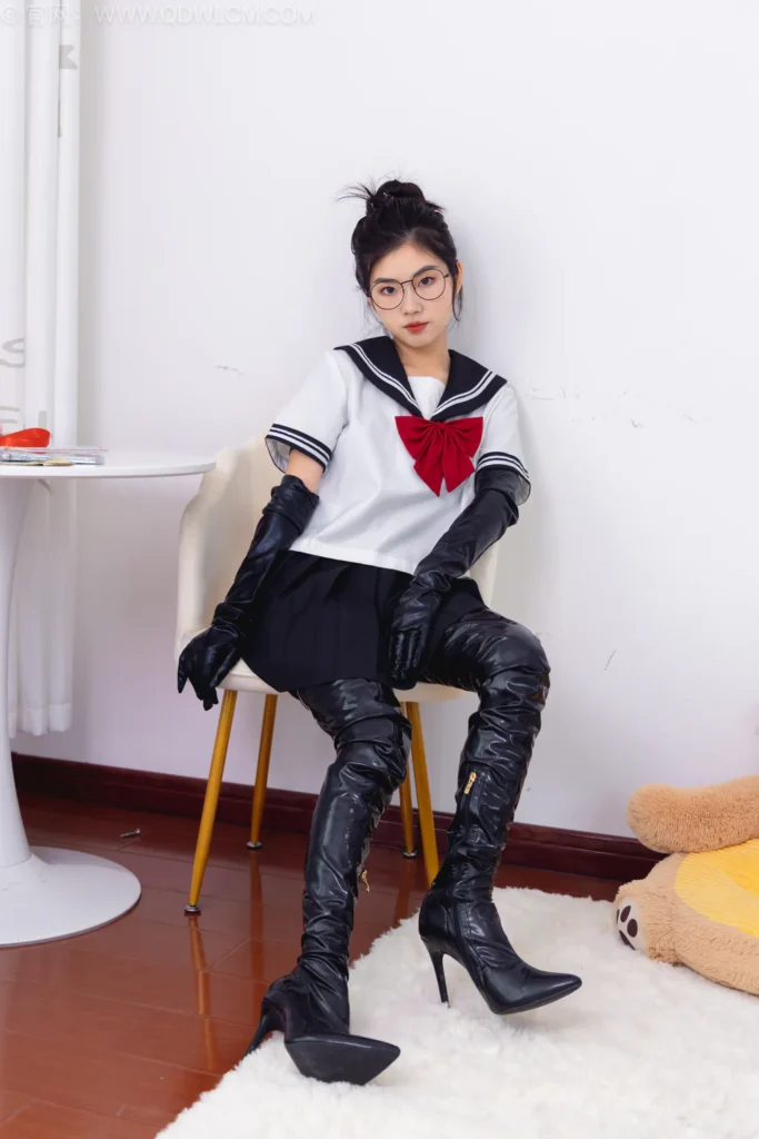 物恋传媒 NO.2557 米米-高跟长靴、薄白丝、JK制服、皮手套[155P/1V/3.15GB]插图3