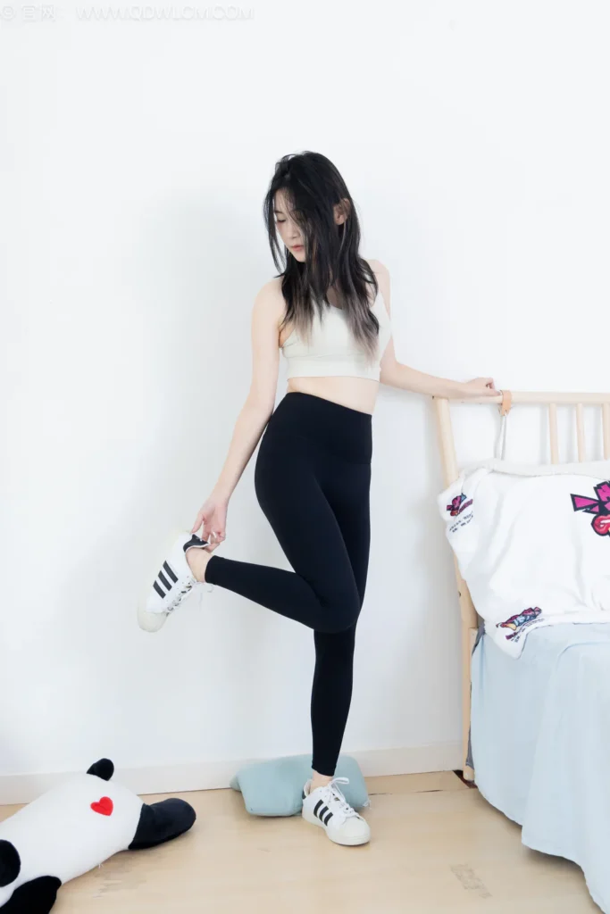 物恋传媒 NO.2561 贝壳-板鞋、帆布鞋、短肉丝、瑜伽裤[165P/1V/4.84GB]插图1