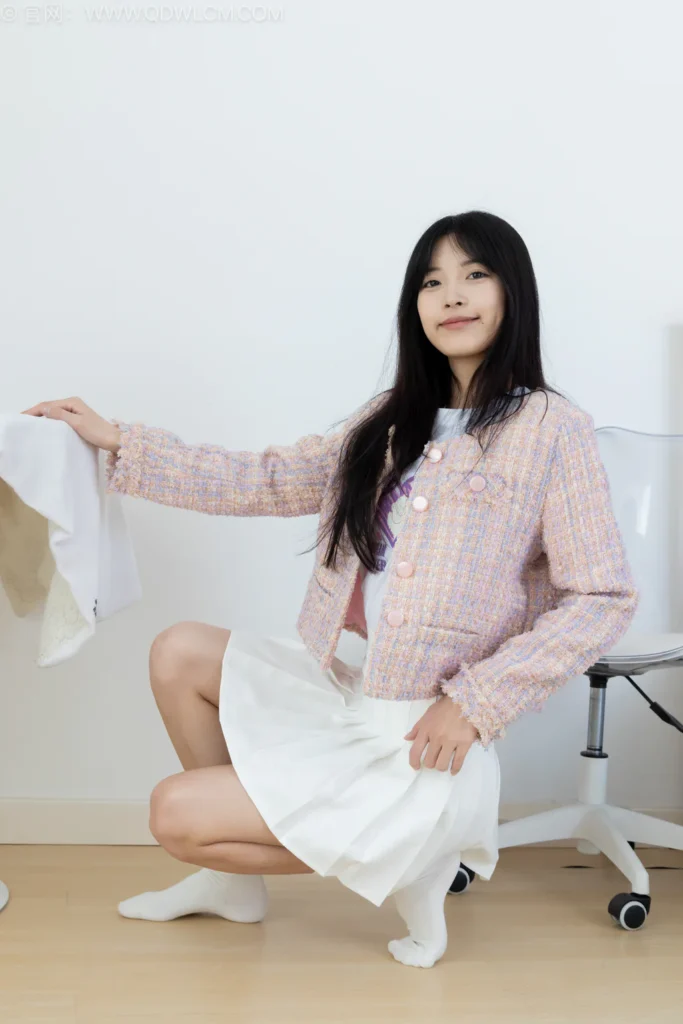 物恋传媒 NO.2563 茯苓-板鞋、白棉袜、裸足[200P/1V/4.50GB]插图3