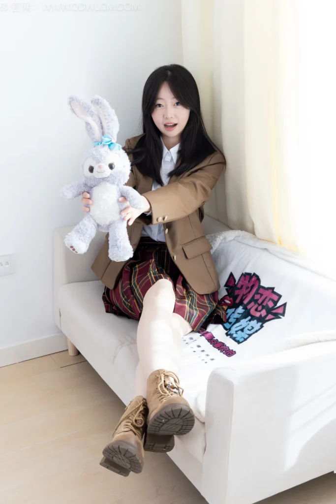 物恋传媒 NO.2567 萌萌-短靴、白棉袜、裸足、jk制服[150P/1V/3.61GB]插图2