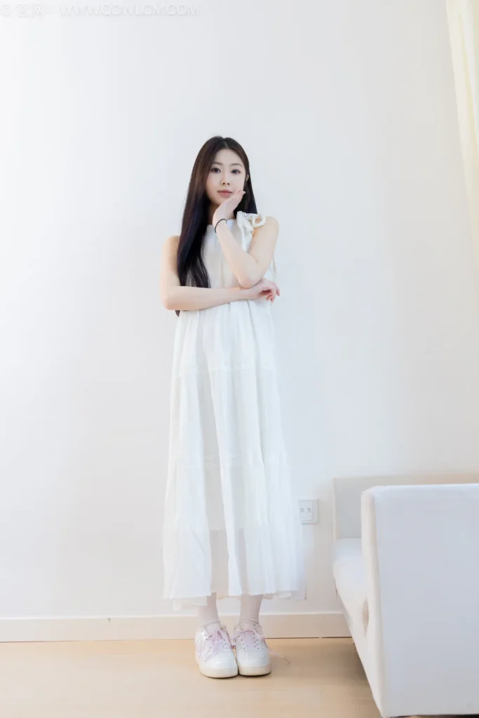 物恋传媒 NO.2568 小羊-板鞋、白棉袜、裸足[153P/1V/3.32GB]插图1