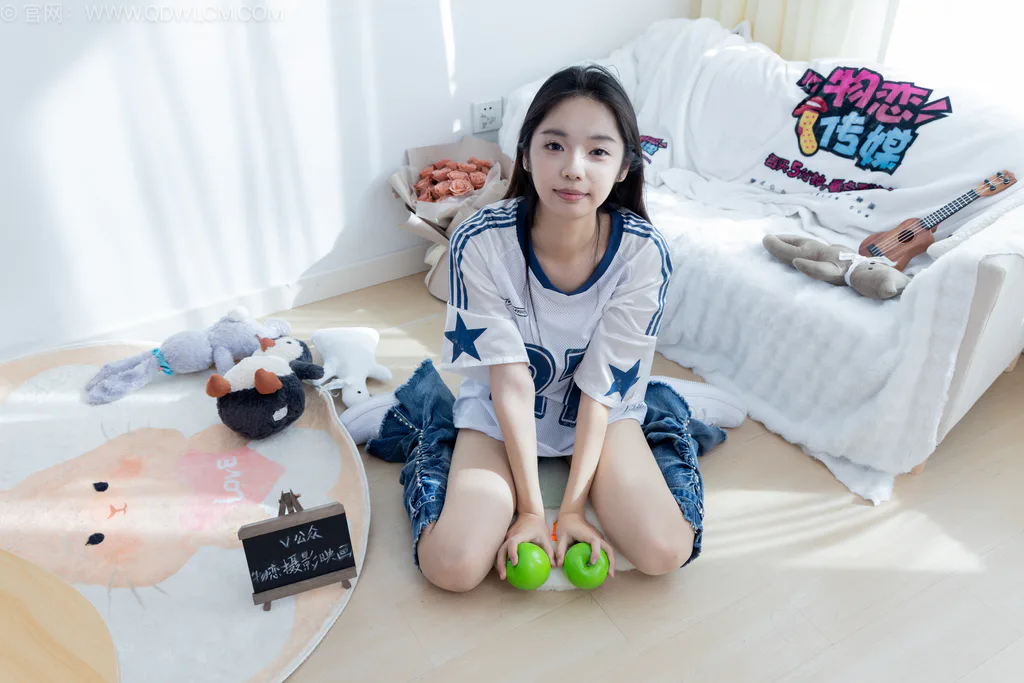 物恋传媒 NO.2570 青提-板鞋、薄肉丝、分体牛仔裤[153P/1V/3.85GB]插图2