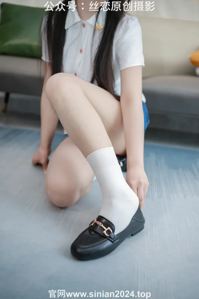 丝恋摄影 NO.038 泡芙-白色小衬衫 牛仔短裤 白棉袜 黑色小皮鞋[310P/1V/4.74GB]插图1