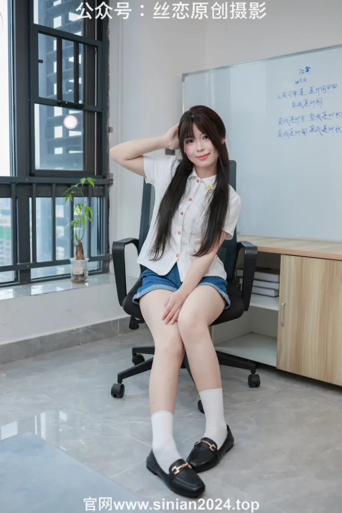 丝恋摄影 NO.038 泡芙-白色小衬衫 牛仔短裤 白棉袜 黑色小皮鞋[310P/1V/4.74GB]插图3