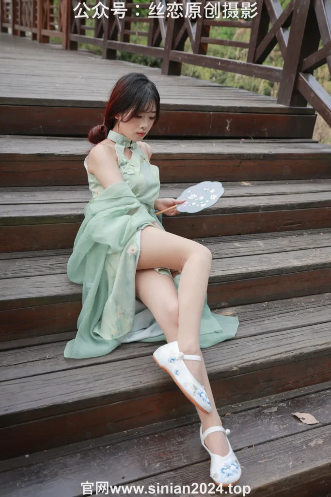 丝恋摄影 NO.040 小梦-古装汉服 白色绣花鞋 超薄肉丝 金色脚链[276P/1V/5.51GB]插图