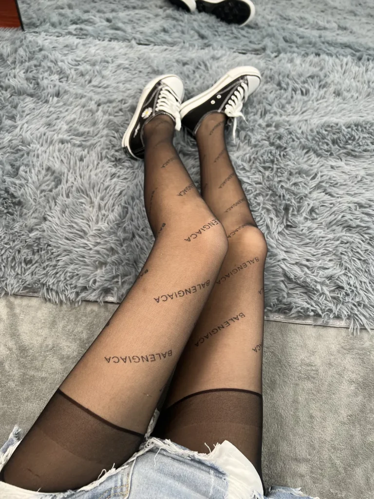 三禾摄影 NO.061 字母黑丝 帆布鞋[173P/1.22GB]插图