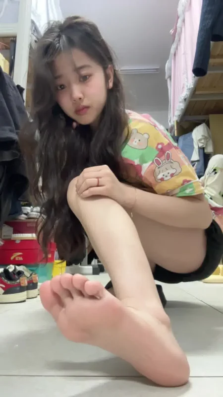 脚模面试脸足同框套路系列-227 秀脚[20V/2.86G]-无料摄影圈