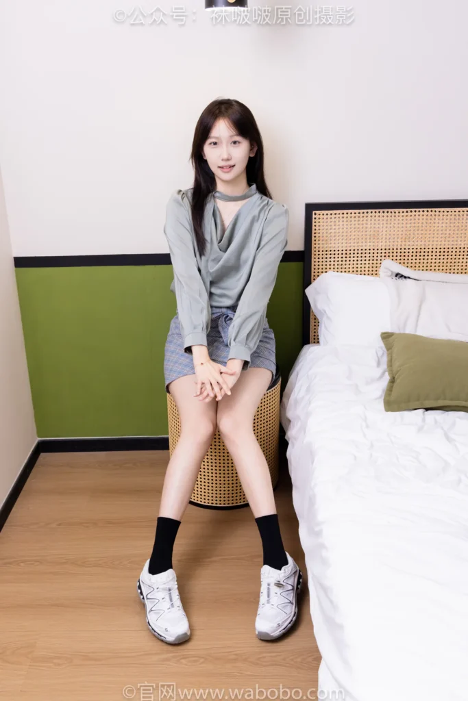 [BoBoSocks袜啵啵]NO.641 香菜-萨洛蒙运动鞋、黑棉袜、短肉丝 [189P/1V/9.97GB]插图2