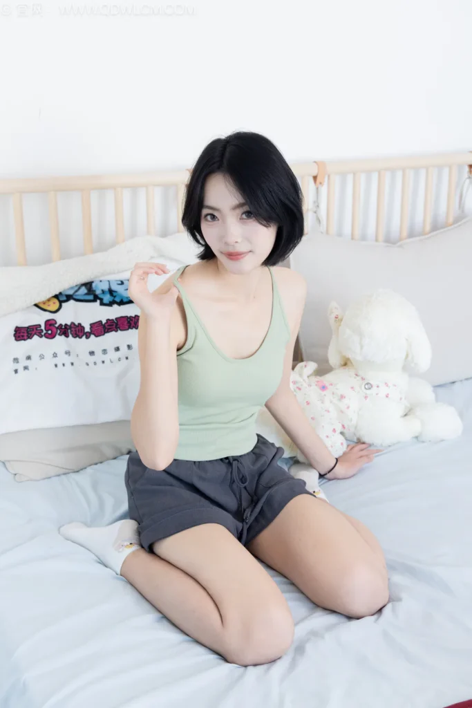 物恋传媒 NO.2572 小爱-板鞋、白棉袜、裸足[151P/1V/3.69GB]插图