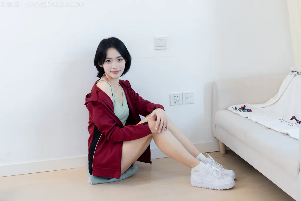 物恋传媒 NO.2572 小爱-板鞋、白棉袜、裸足[151P/1V/3.69GB]插图2