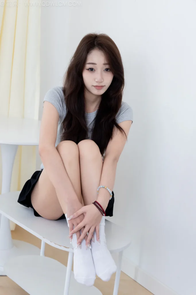 物恋传媒 NO.2574 半夏-运动鞋、纯白棉袜、裸足[158P/1V/3.68GB]插图