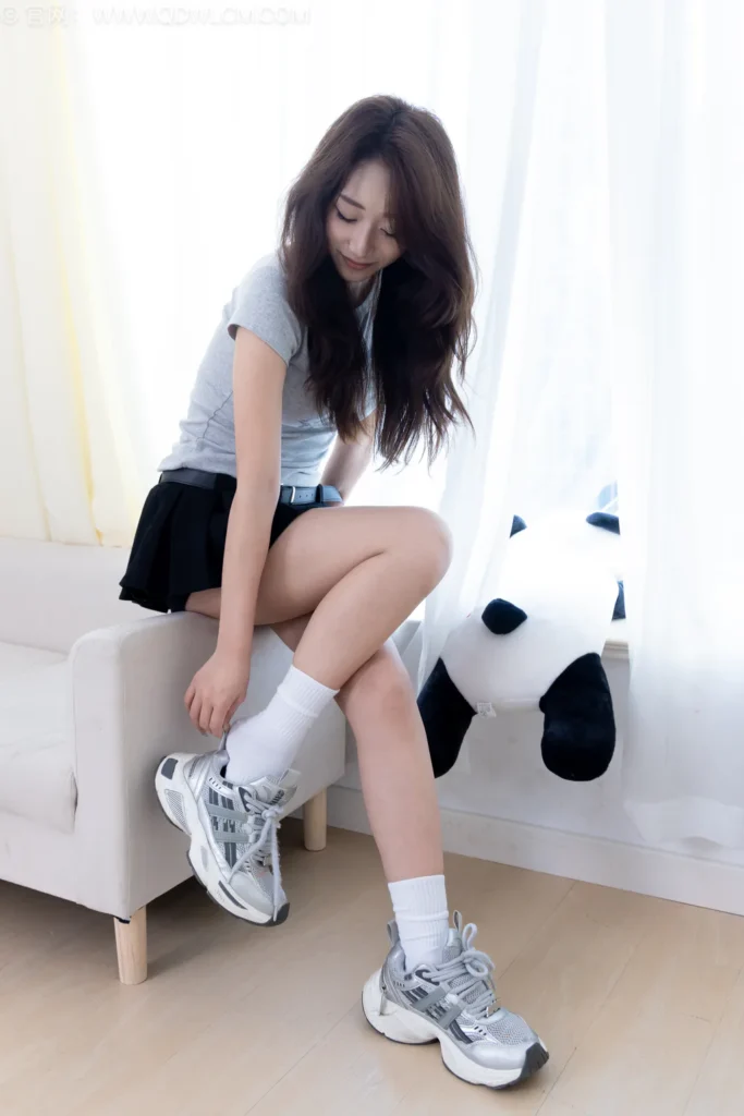 物恋传媒 NO.2574 半夏-运动鞋、纯白棉袜、裸足[158P/1V/3.68GB]插图3