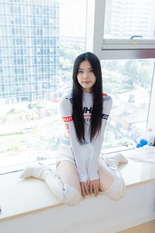 物恋传媒 NO.2575 茯苓-高跟长靴、白棉袜、裸足[184P/1V/4.61GB]-无料摄影圈