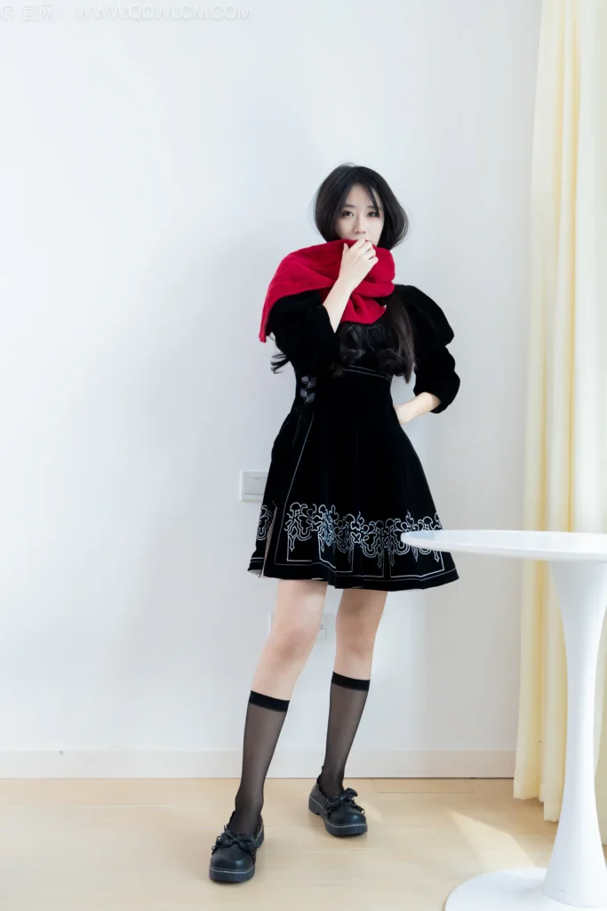 物恋传媒 NO.2577 菜菜-皮鞋、小腿薄黑丝、裸足[305P/1V/6.35GB]插图1