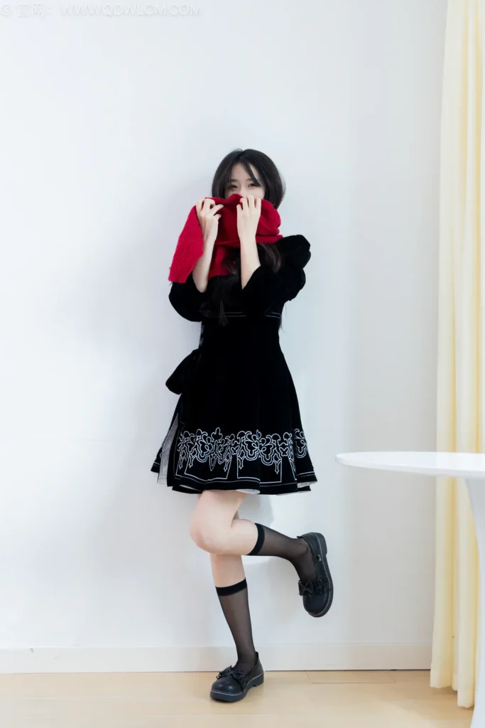 物恋传媒 NO.2577 菜菜-皮鞋、小腿薄黑丝、裸足[305P/1V/6.35GB]插图2