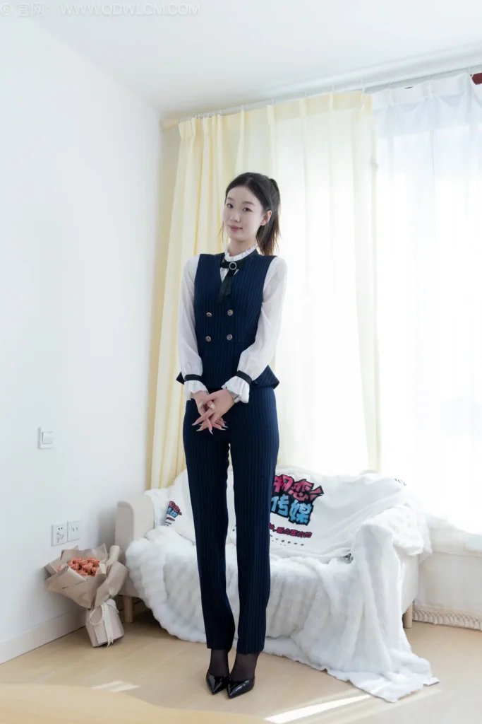 物恋传媒 NO.2578 水蜜桃-高跟鞋、薄黑丝、银行制服、裤里丝[157P/1V/4.09GB]插图