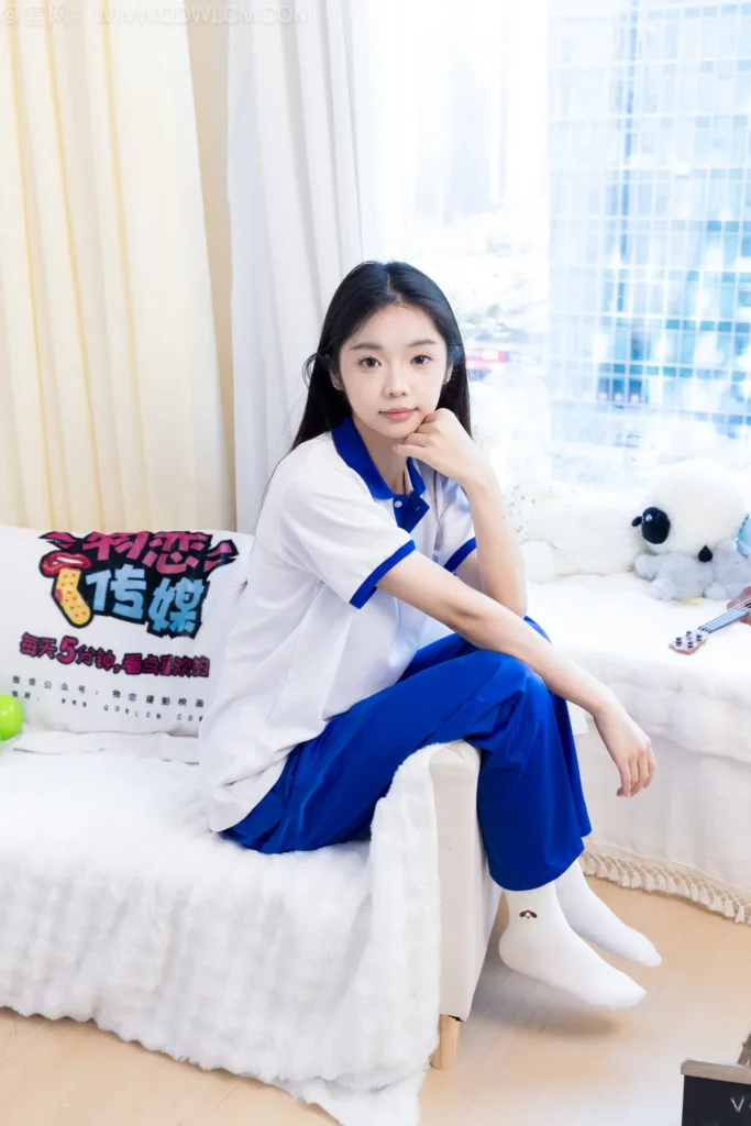 物恋传媒 NO.2579 青提-板鞋、白棉袜、裸足、校服[150P/1V/3.58GB]插图3