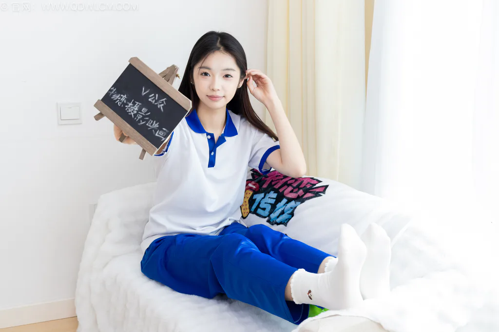 物恋传媒 NO.2579 青提-板鞋、白棉袜、裸足、校服[150P/1V/3.58GB]插图1