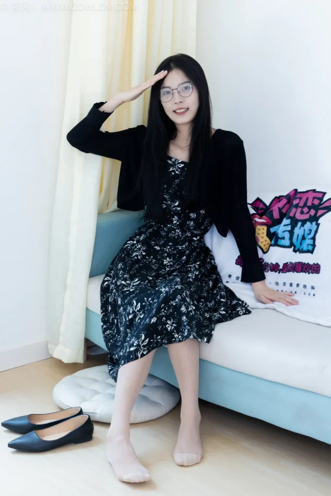 物恋传媒 NO.2580 茯苓-平底鞋、薄肉丝、裸足[150P/1V/4.88GB]插图3