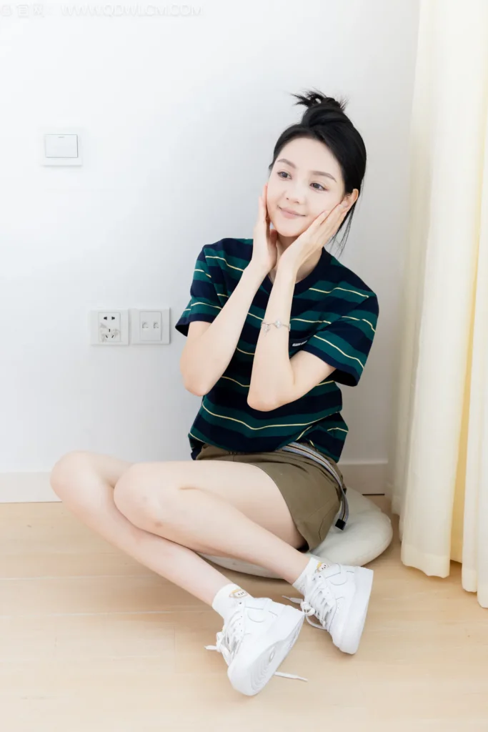 物恋传媒 NO.2581 小熊-板鞋、白棉袜、裸足[150P/1V/3.57GB]插图3