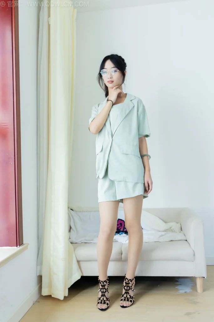 物恋传媒 NO.2586 南南-三双高跟鞋、薄肉丝、裸足[155P/1V/5.95GB]插图2