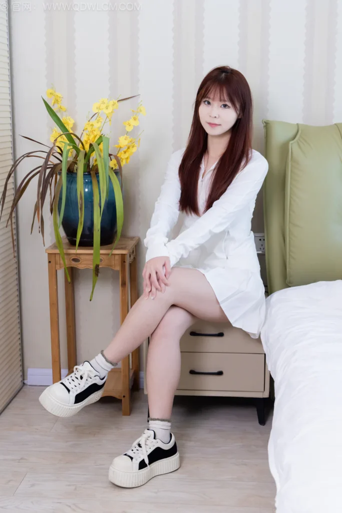 物恋传媒 NO.2587 面面-板鞋、白棉袜、裸足[143P/1V/3.65GB]插图2