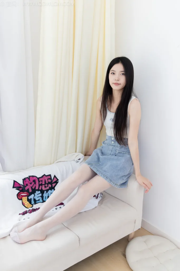 物恋传媒 NO.2588 茯苓-两双帆布鞋、薄白丝[159P/1V/4.15GB]插图