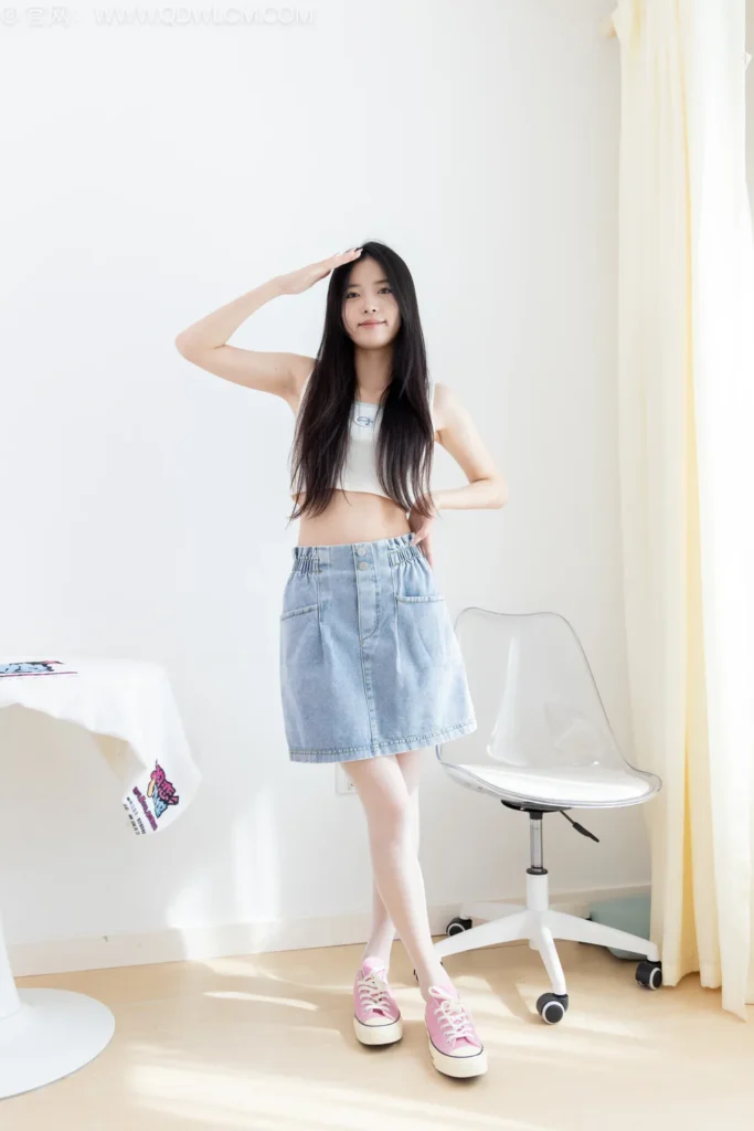 物恋传媒 NO.2588 茯苓-两双帆布鞋、薄白丝[159P/1V/4.15GB]插图1