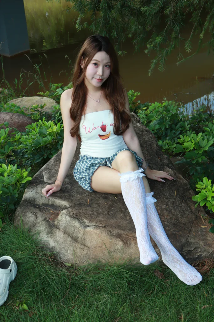 个人约拍 – 011号作品 洞洞鞋船袜[346P/54V/5.89GB]插图2