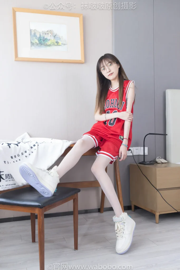 [BoBoSocks袜啵啵]NO.644 稚予-板鞋、拖鞋、薄白丝、五指薄灰丝[147P/1V/6.43GB]插图1