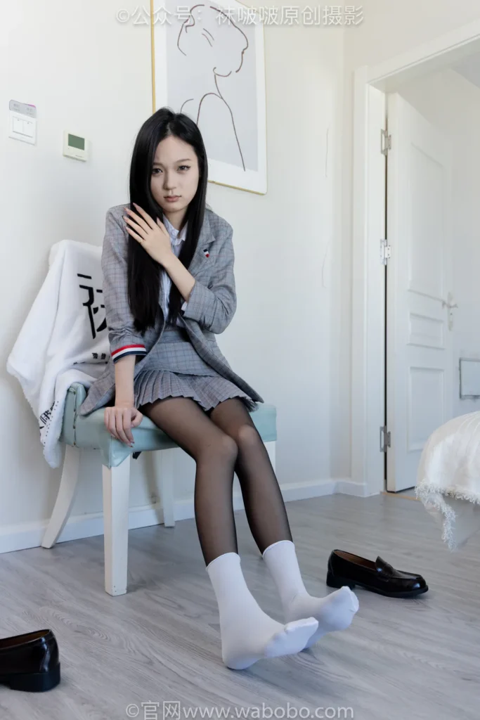 [BoBoSocks袜啵啵]NO.646 焦糖-皮鞋、白棉袜、薄黑丝[163P/1V/8.14GB]插图