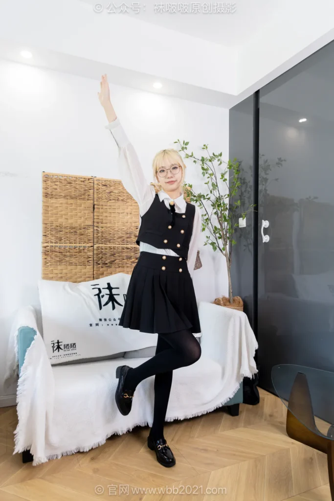 [BoBoSocks袜啵啵]NO.653 小甜豆-皮鞋、厚黑丝、瑜伽动作[146P/1V/5.59GB]插图1