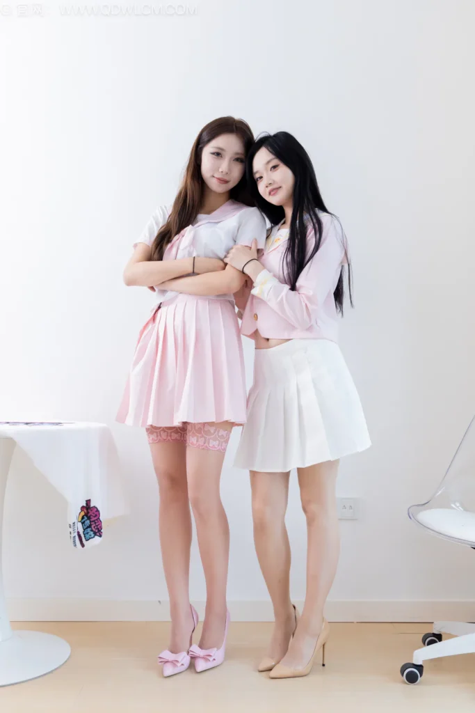 物恋传媒 NO.2591 泡泡&橙子-高跟鞋、油亮薄肉丝、吊带袜、jk制服[165P/1V/5.00GB]插图1