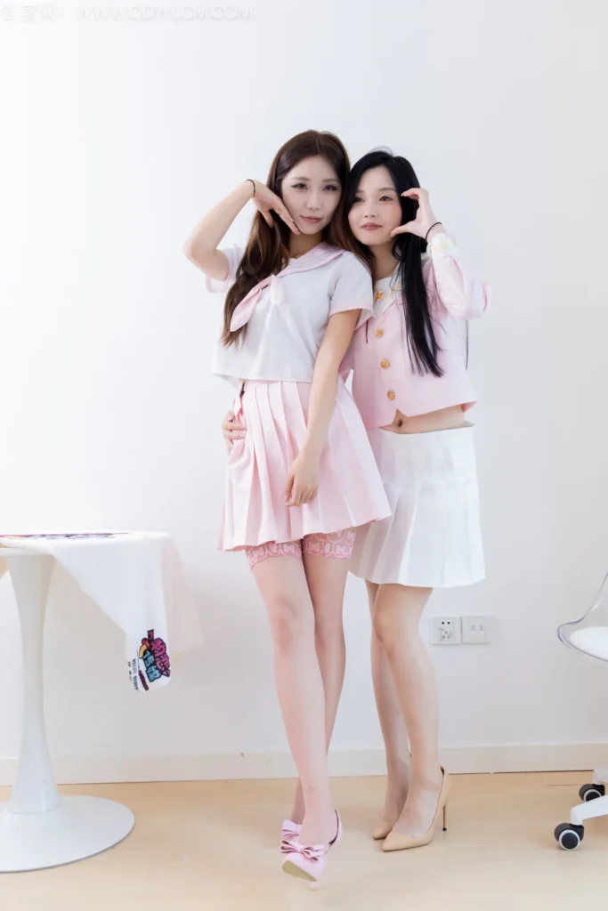 物恋传媒 NO.2591 泡泡&橙子-高跟鞋、油亮薄肉丝、吊带袜、jk制服[165P/1V/5.00GB]插图2