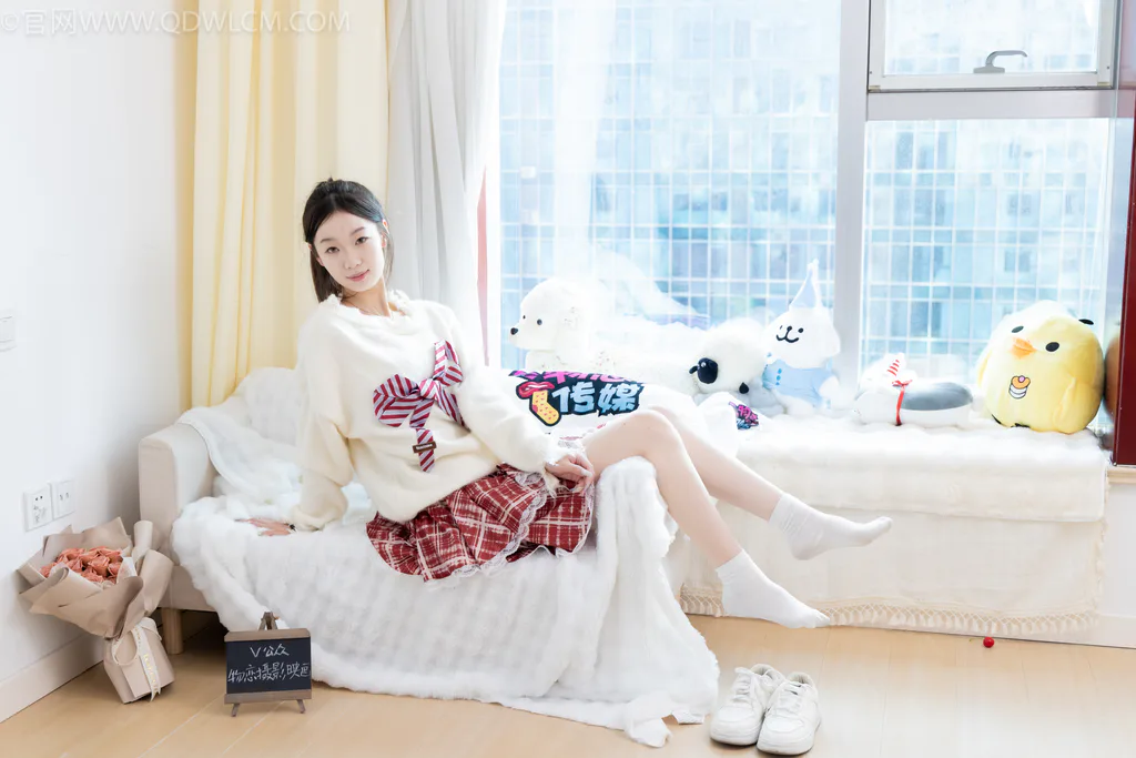 物恋传媒 NO.2595 水蜜桃-板鞋、白棉袜、裸足[161P/1V/4.14GB]插图1