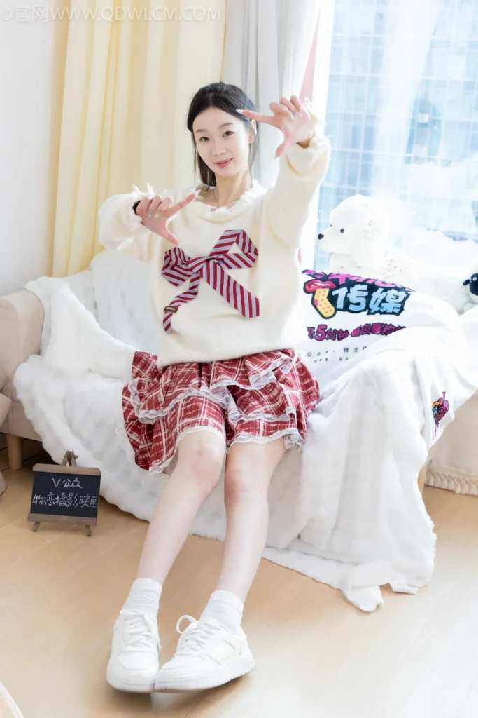 物恋传媒 NO.2595 水蜜桃-板鞋、白棉袜、裸足[161P/1V/4.14GB]插图3