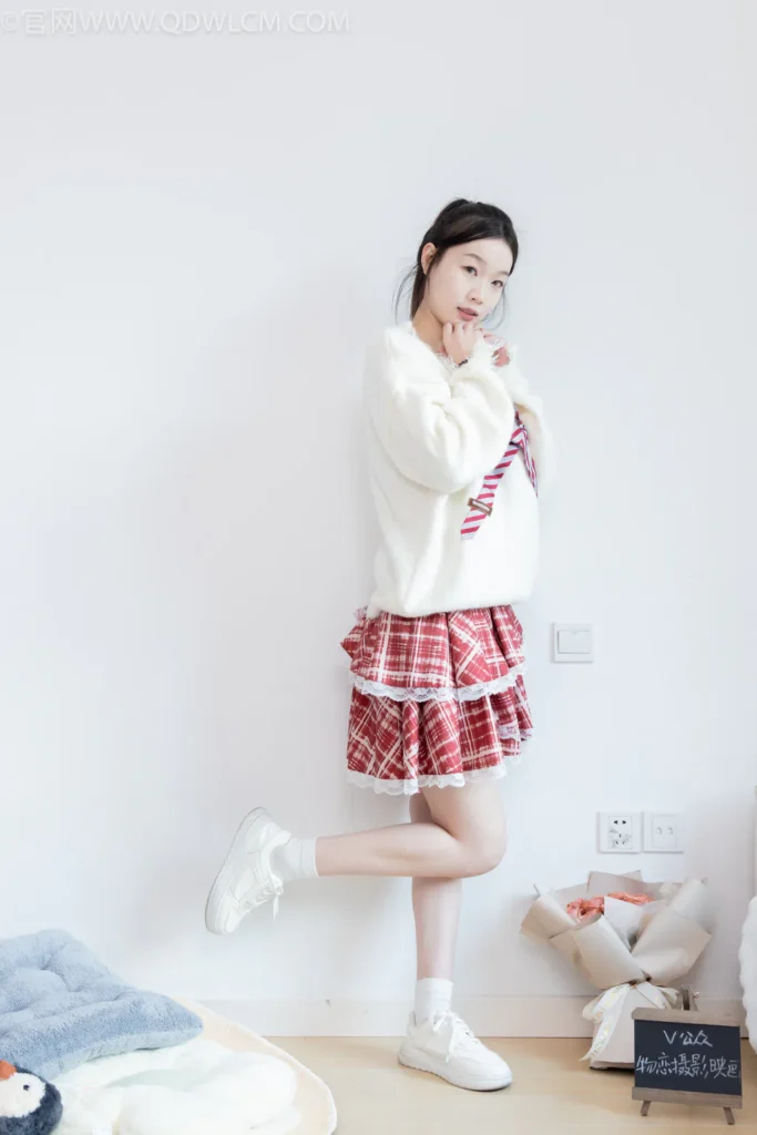 物恋传媒 NO.2595 水蜜桃-板鞋、白棉袜、裸足[161P/1V/4.14GB]插图2