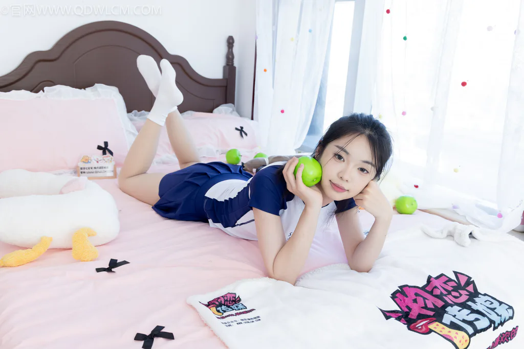 物恋传媒 NO.2596 青提-帆布鞋、白棉袜、薄肉丝[139P/1V/3.91GB]插图1