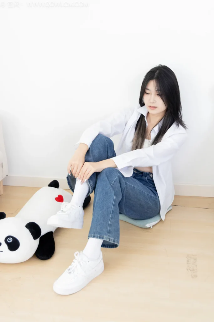 物恋传媒 NO.2604 贝壳-板鞋、纯白高筒棉袜、裸足[155P/1V/4.18GB]插图2