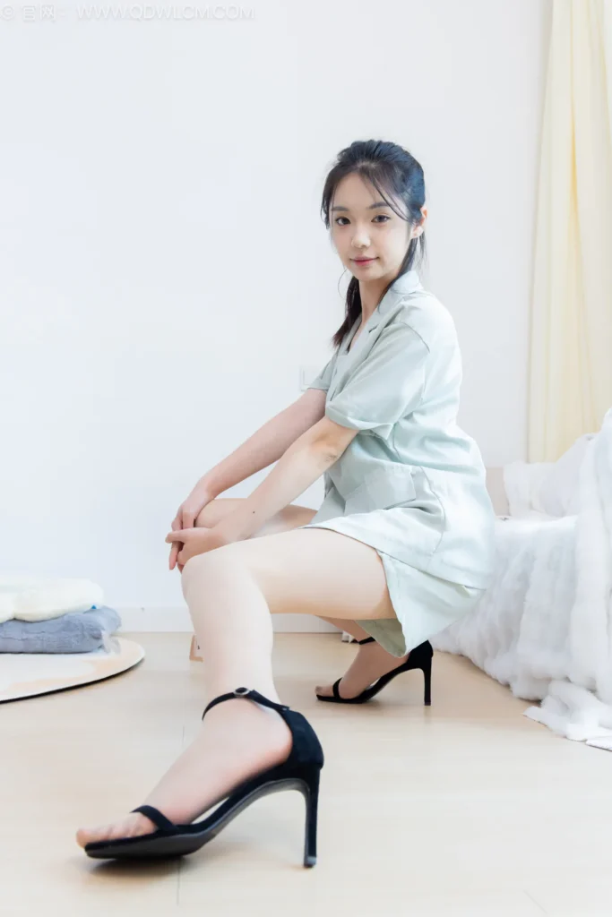 物恋传媒 NO.2606 青提-三双高跟鞋、薄肉丝、裸足[154P/1V/6.56GB]插图2