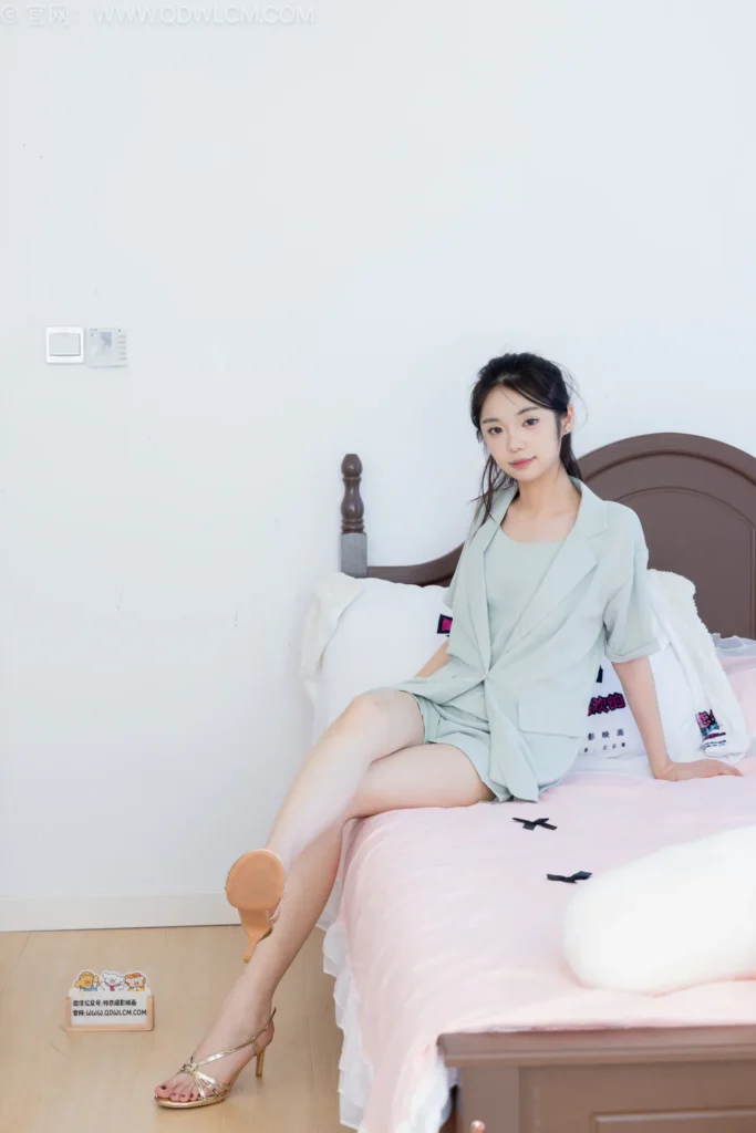 物恋传媒 NO.2606 青提-三双高跟鞋、薄肉丝、裸足[154P/1V/6.56GB]插图3