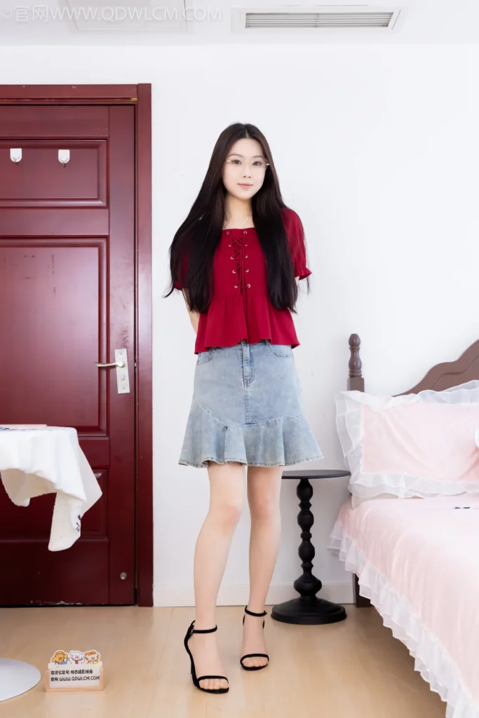 物恋传媒 NO.2607 小羊-三双高跟凉鞋、薄肉丝、裸足[160P/1V/6.98GB]插图1