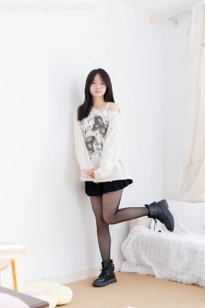 物恋传媒 NO.2608 萌萌-马丁靴、薄黑丝[143P/1V/4.18GB]插图1